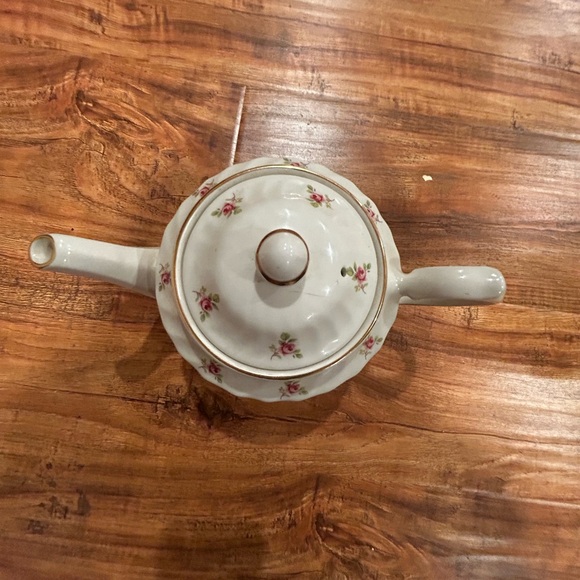 white floral vintage teapot made in england and is a collectible - Picture 6 of 6